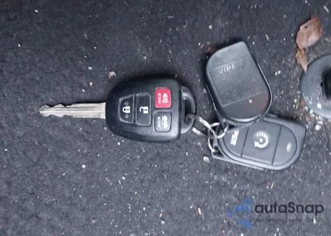 2018 Toyota Corolla Le z USA, uszkodzony, nr VIN 5YFBURHE3JP844610